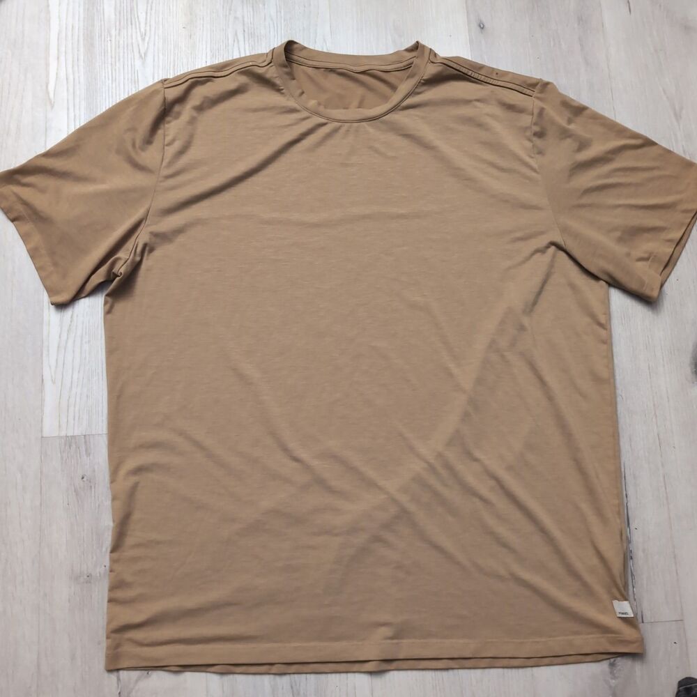 Vuori Current Tech Tee Shirt Men 2XL Measurements  In Pics Short Sleeve